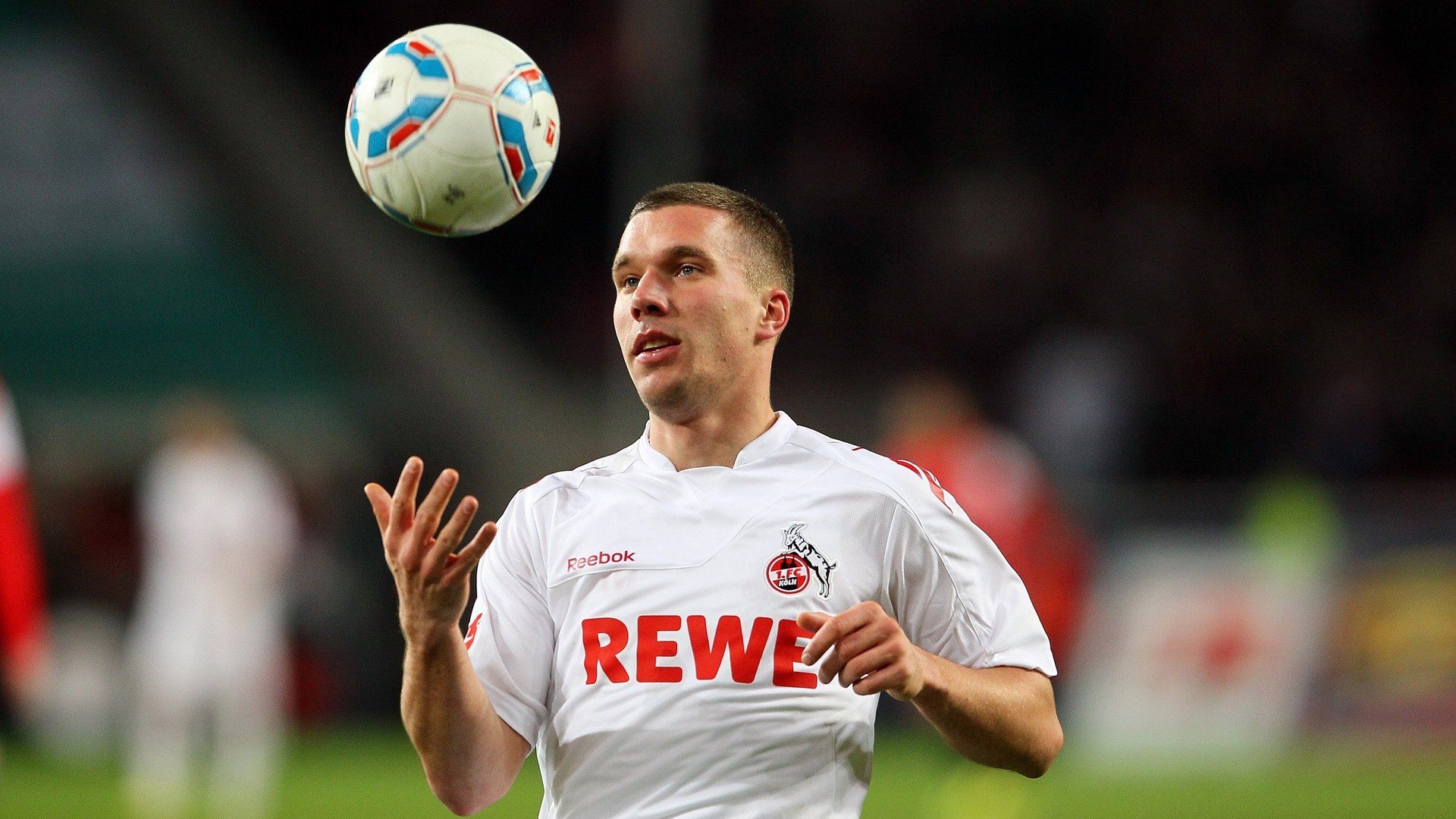 欧冠焦点之战：巴黎圣日耳曼vs拜仁慕尼黑，欧冠一场巅峰对决，谁能笑到最后？